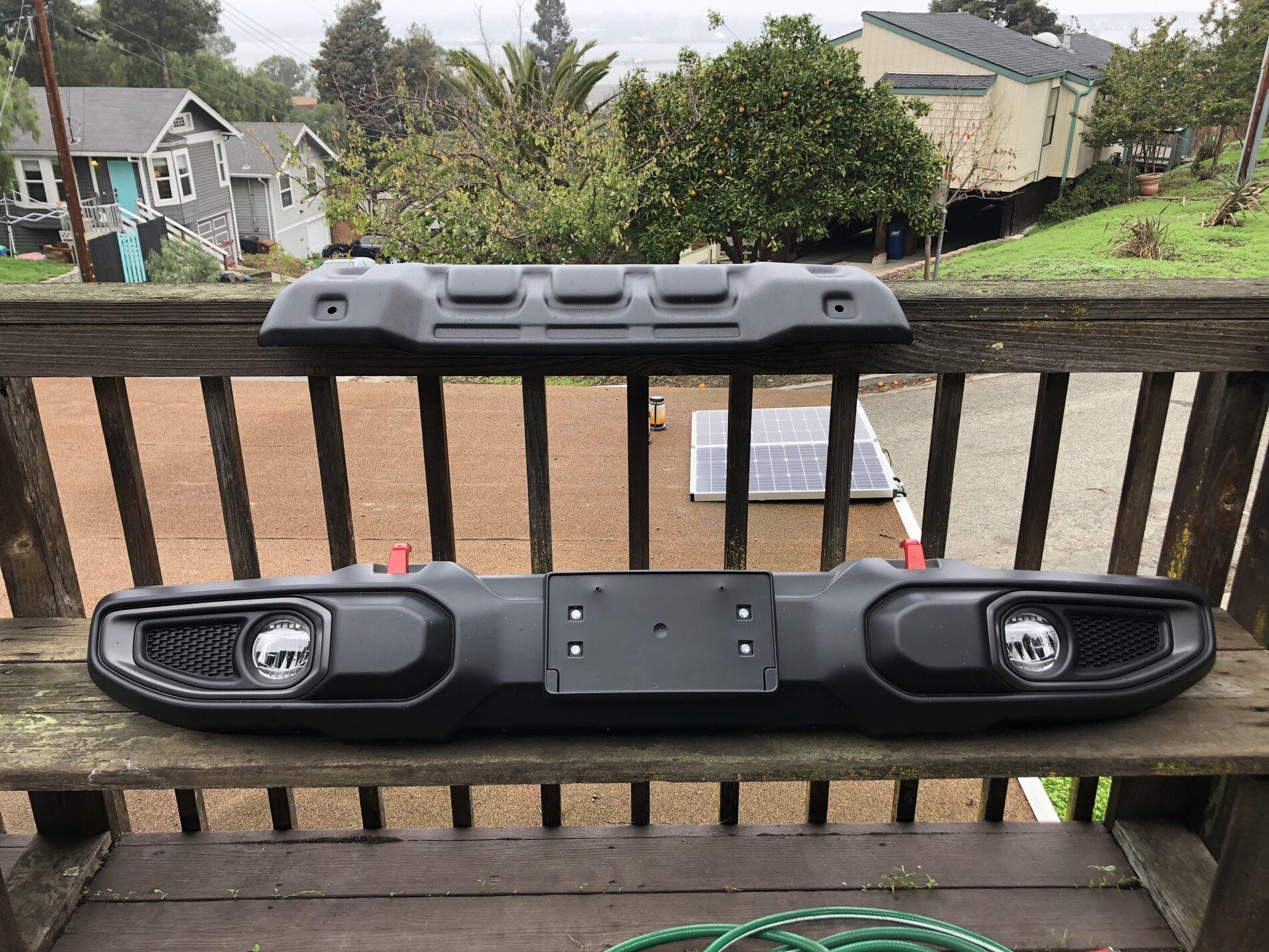 Jeep Gladiator JTRD plastic front bumper w/skid 928E3382-58D9-441E-9DA6-11C64BFF1A74