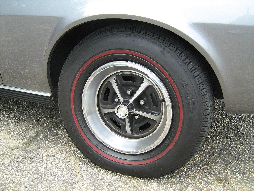 Jeep Gladiator Alloy vs Steel wheels 1969_AMC_AMX_Castilian_Gray_mdD-4