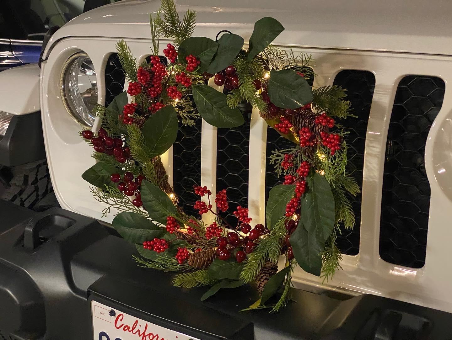 Jeep Gladiator Show us your Grill Wreaths E91350AF-4CBD-4A3A-B069-6B3E95E9A252.JPG