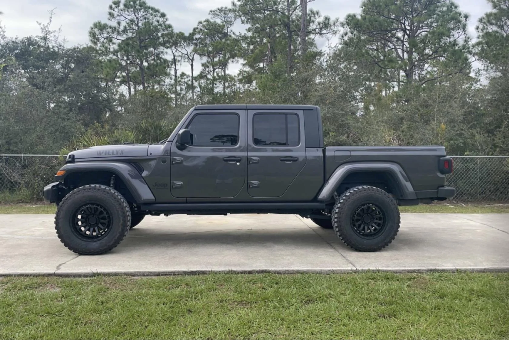 Jeep Gladiator WILLYS Edition Gladiator JT Club BF2E9E5B-6A02-4746-8CED-FEA89B918FA3
