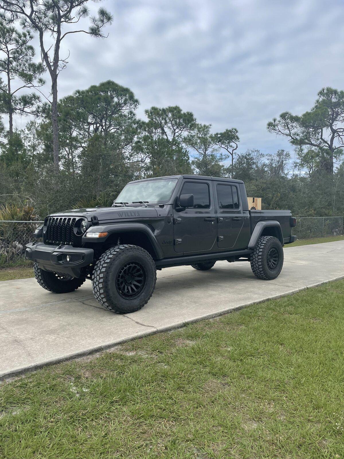 Jeep Gladiator WILLYS Edition Gladiator JT Club E448343A-32D8-42B0-8BD6-D30CF95C939B