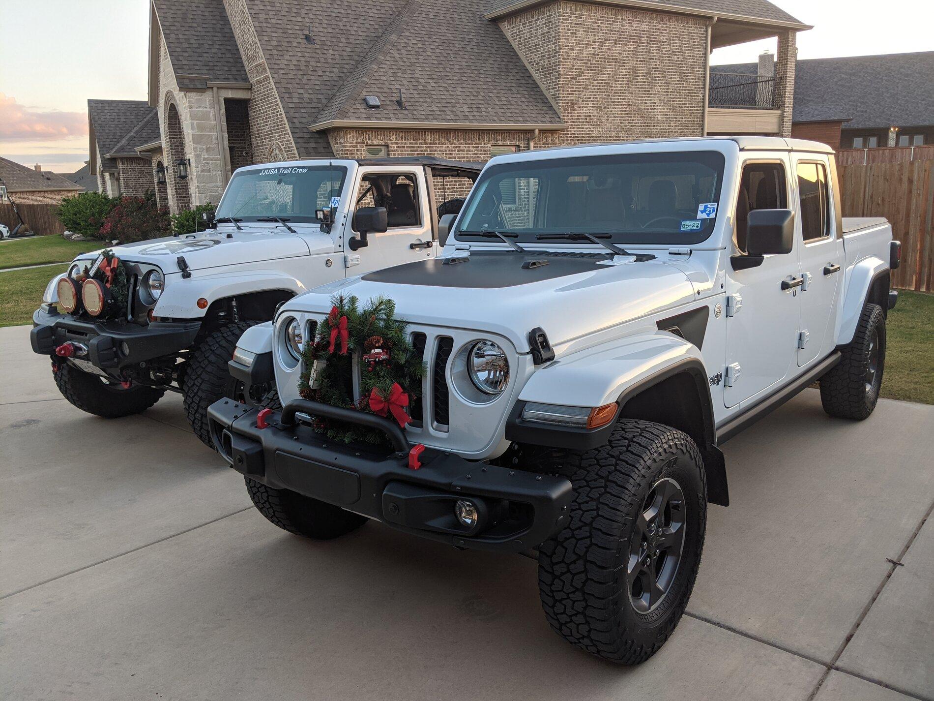 Jeep Gladiator Show us your Grill Wreaths MVIMG_20201121_171649