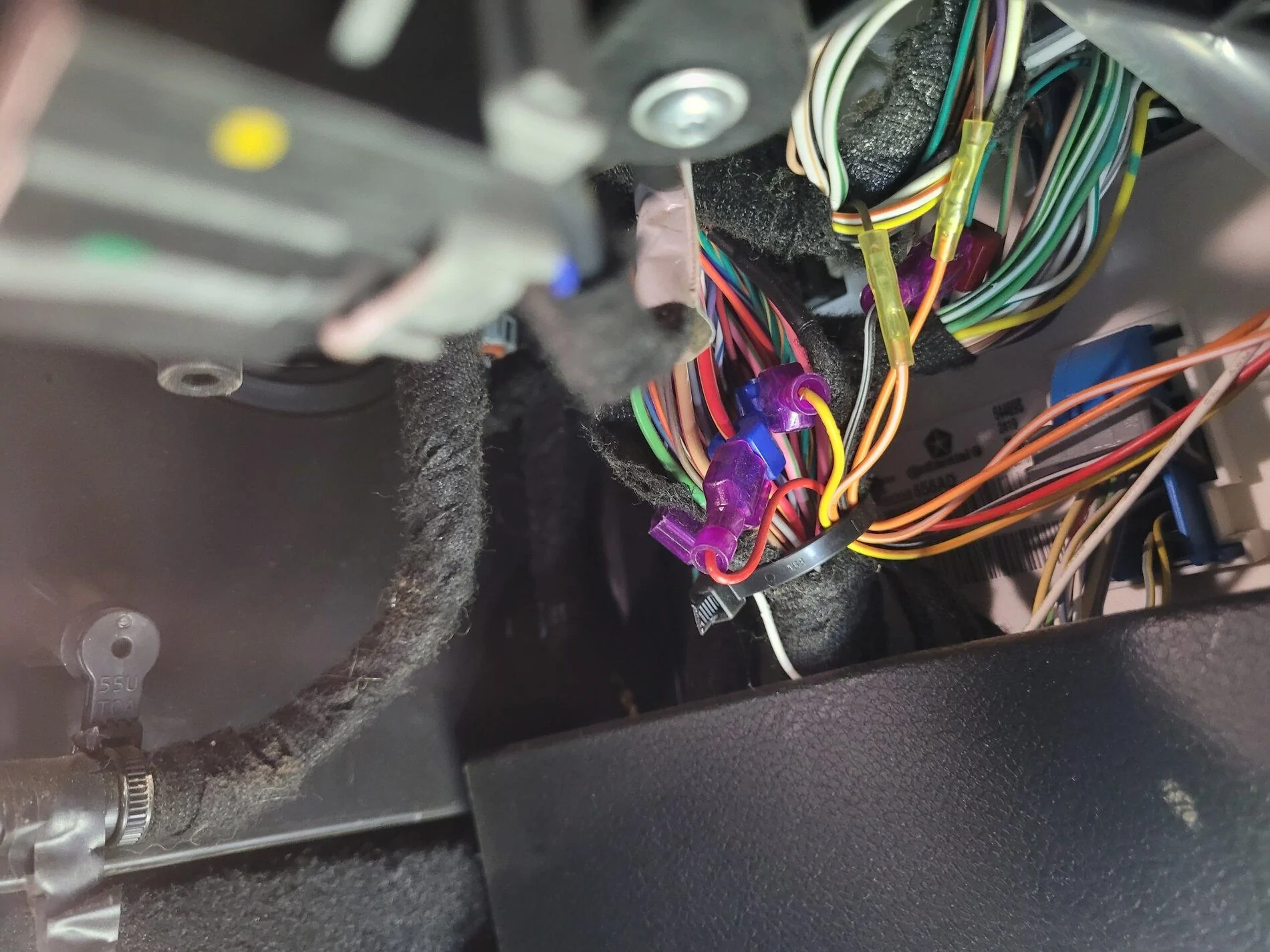Jeep Gladiator Mysterious dealer added electical device? 20211117_152218