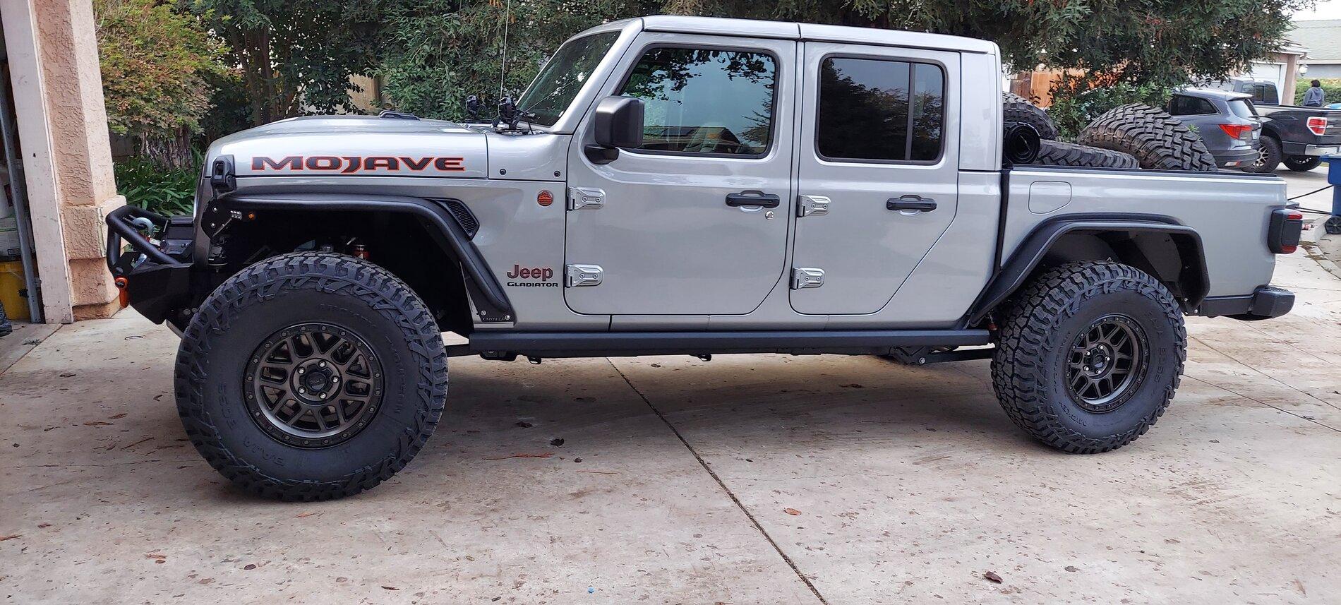 Jeep Gladiator Stock Mojave w/ 37s Thread 20211118_161626