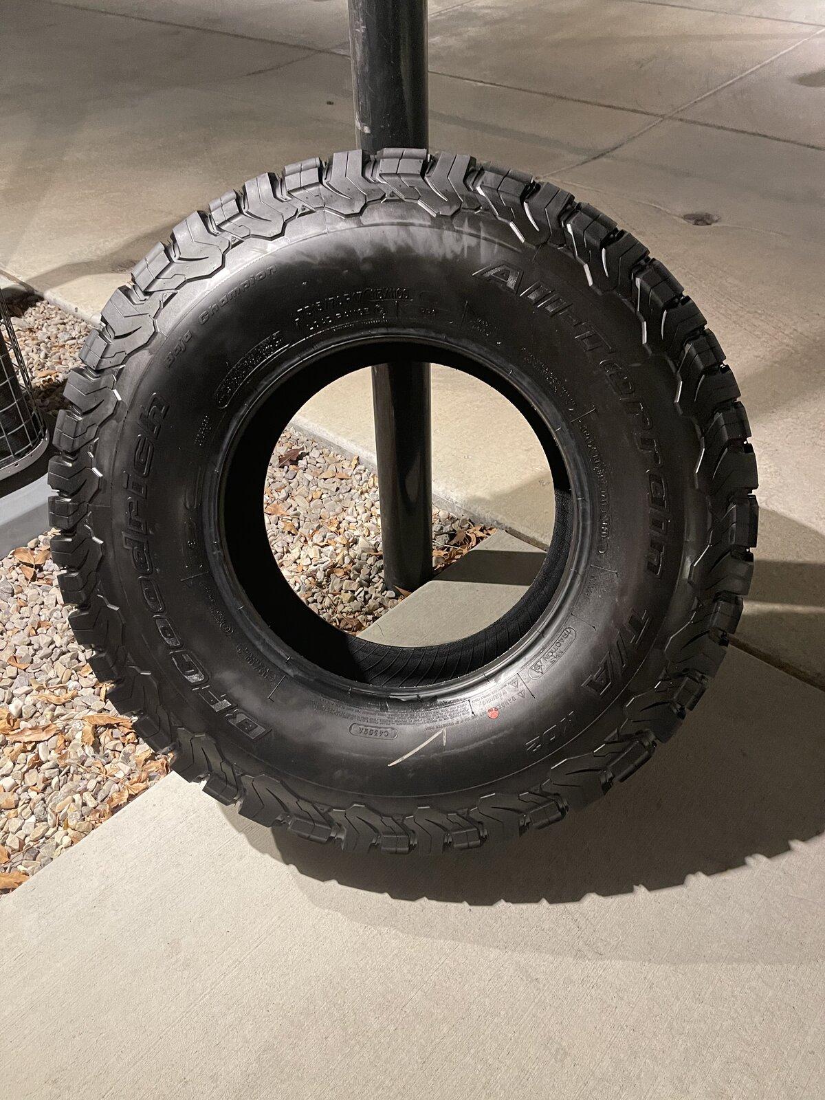 Jeep Gladiator 5 BF KO2's 315 70 17 35 inch 41215935-4F76-4DC4-B387-DF159C0A6E9C