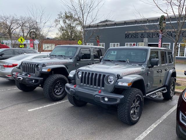 Jeep Gladiator Jeeps Parking Next To Jeeps 1637523084220