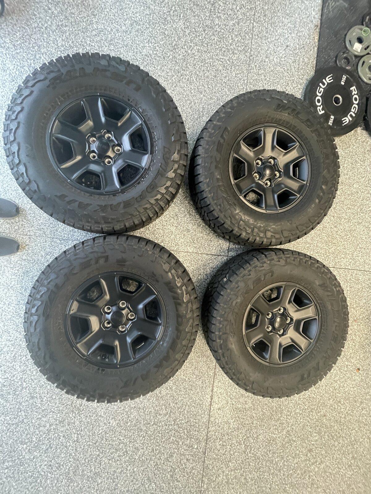 Jeep Gladiator Sold Gladiator Assorted parts 4B9824E5-F01D-4F4C-AD31-BB32908181DA