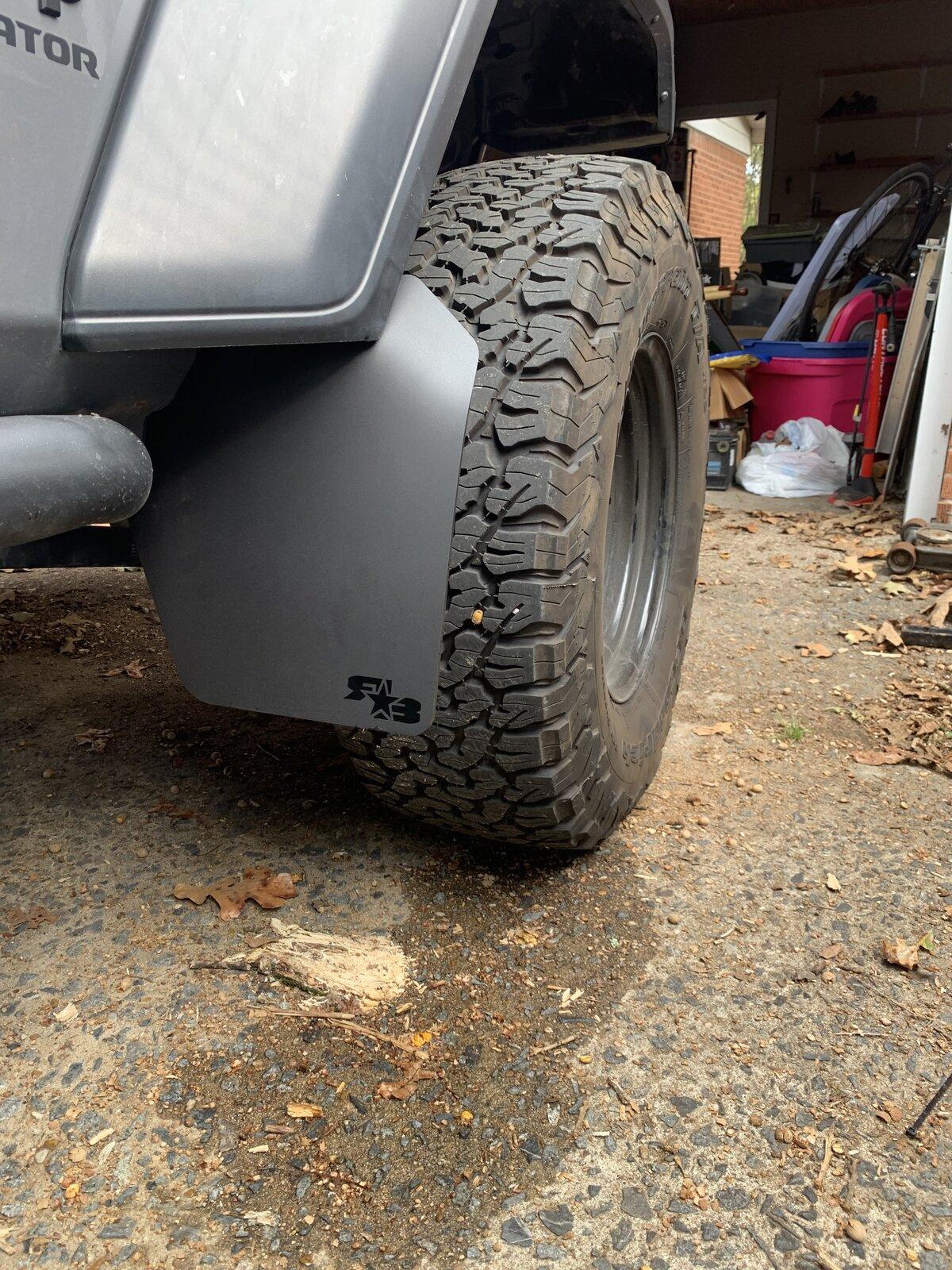 Jeep Gladiator Keeping door handles clean (extended fender flares?) 330251D1-00D6-4BF5-A240-C4EDB5F6100A