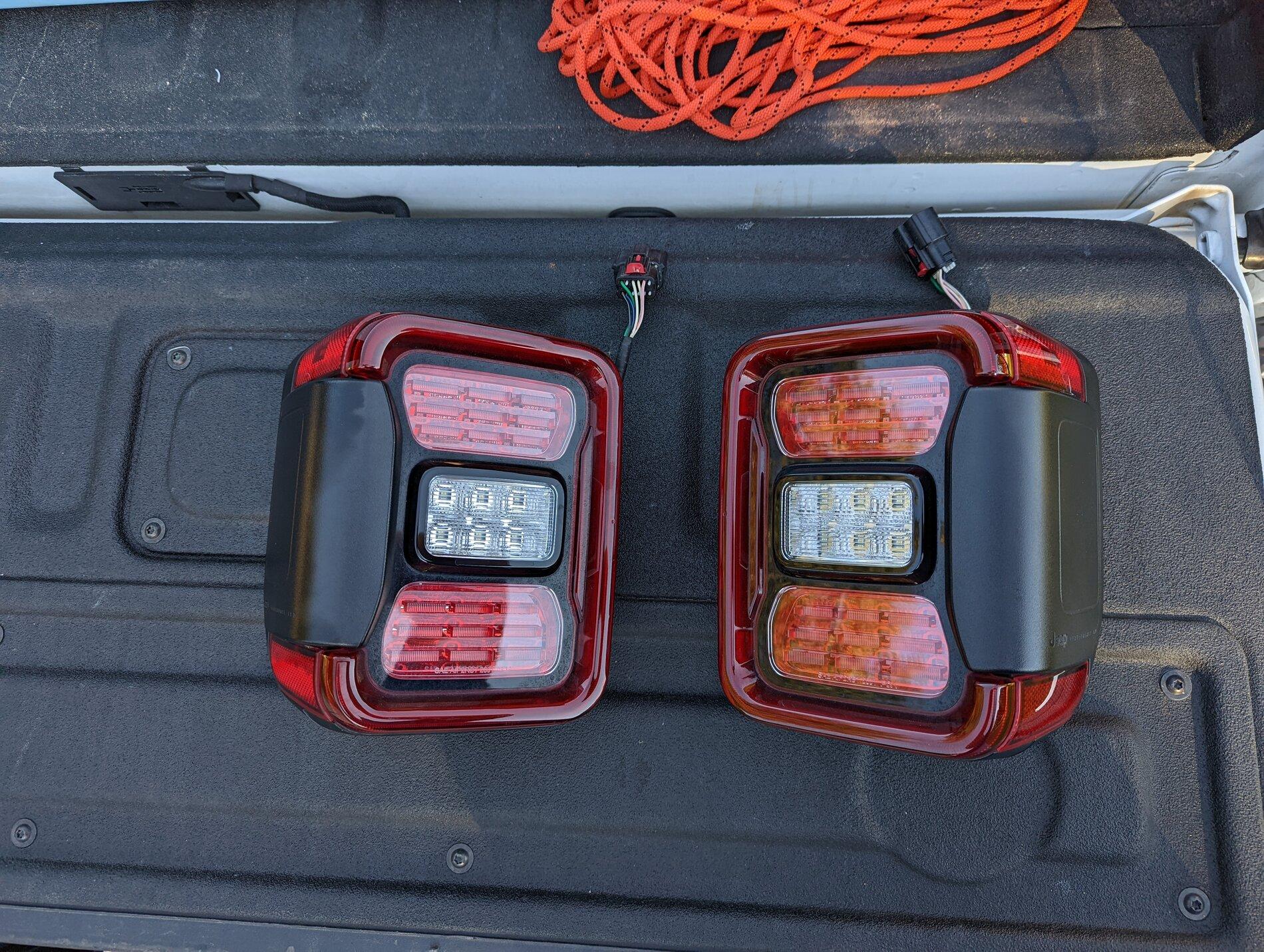 Jeep Gladiator OEM Factory LED Tail Lights $350 FL/AL PXL_20211115_144201974