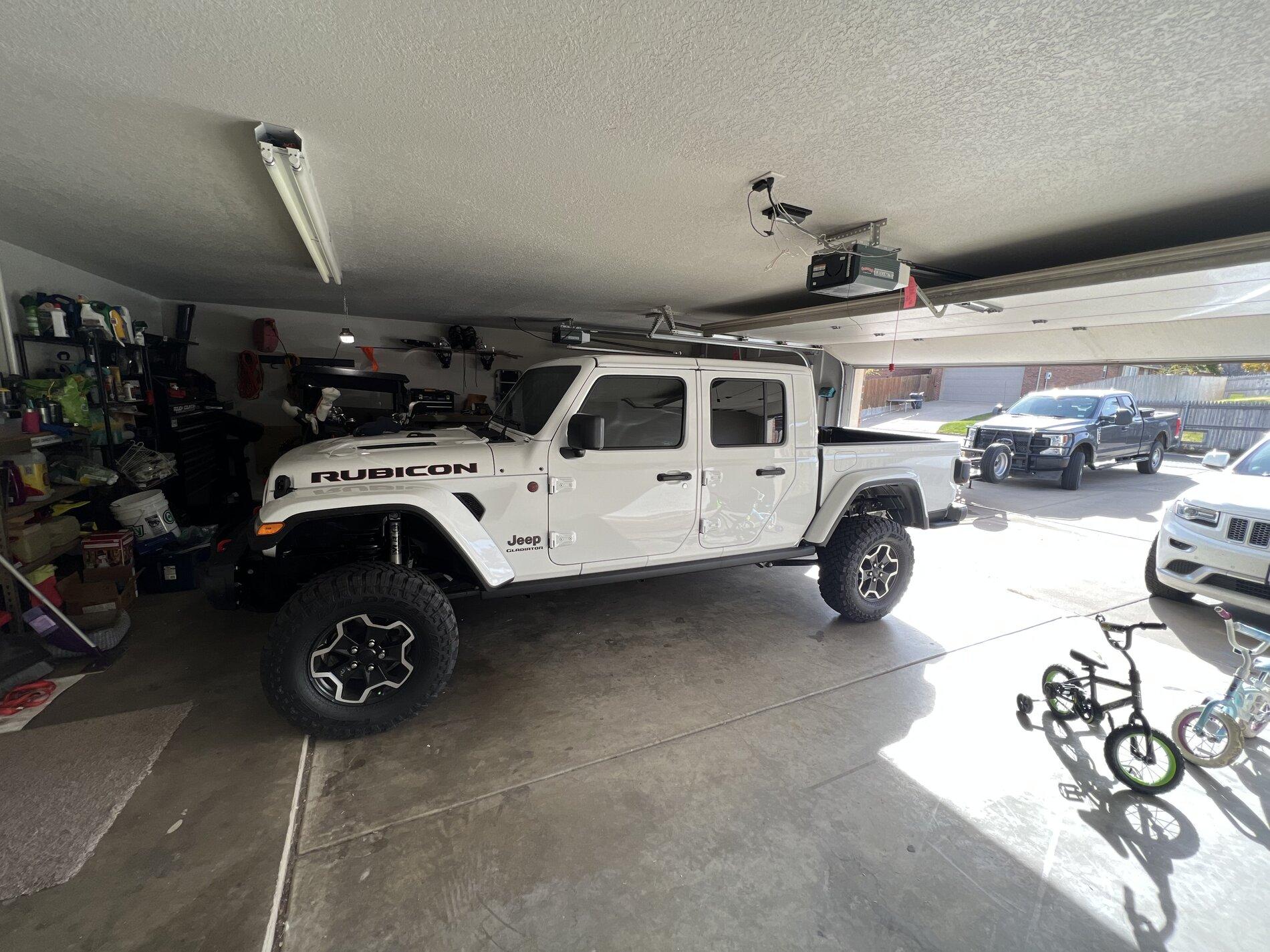 Jeep Gladiator How tiny would 33” tires look on a 3.5” lift? CC265FCB-7C8B-4921-A6E1-64831D810FD1