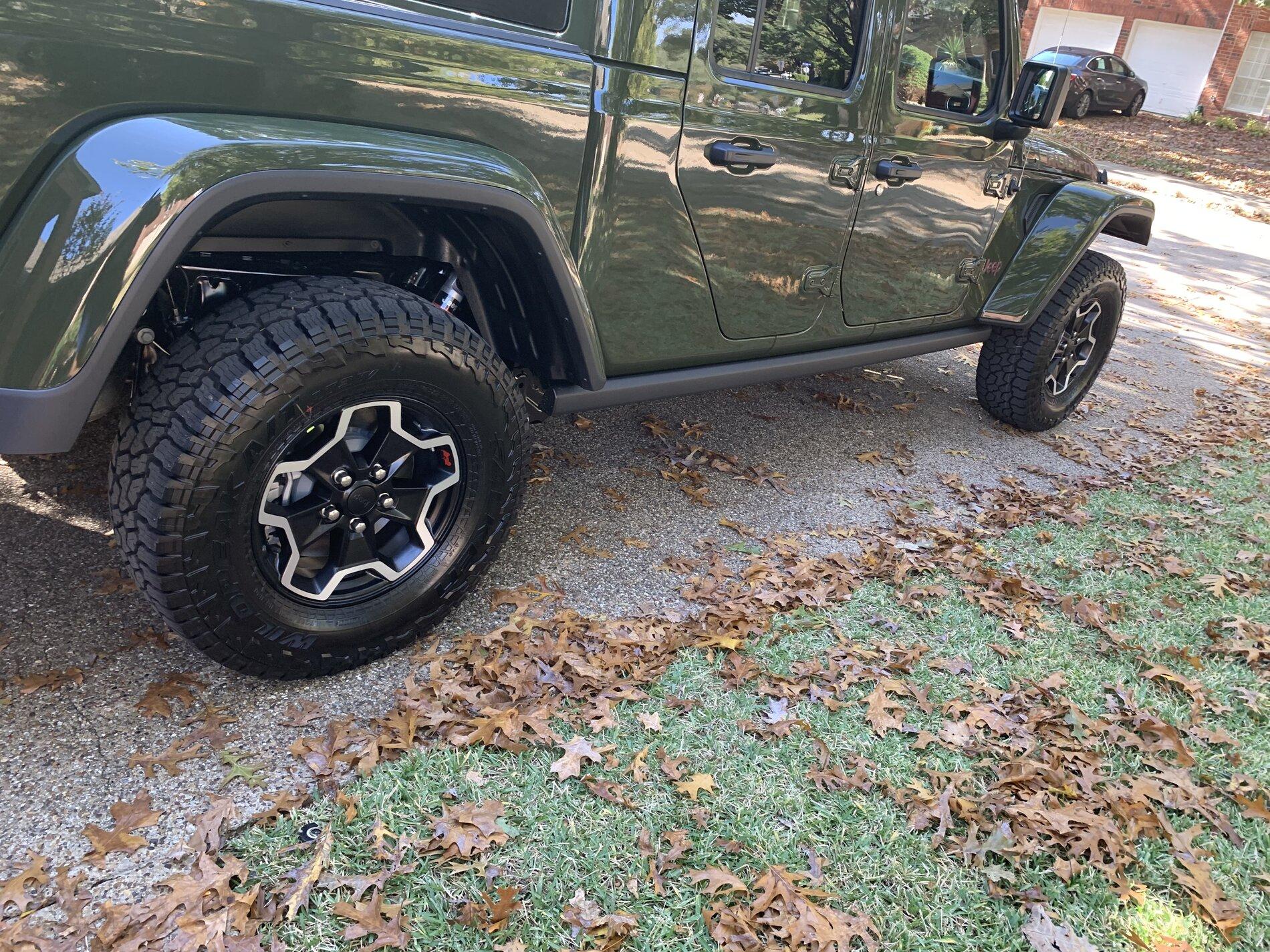 Jeep Gladiator Selling new 2021 rubicon polished  aluminum wheels $400 FD8A0708-7810-4019-AC78-EE05A17EEA2F