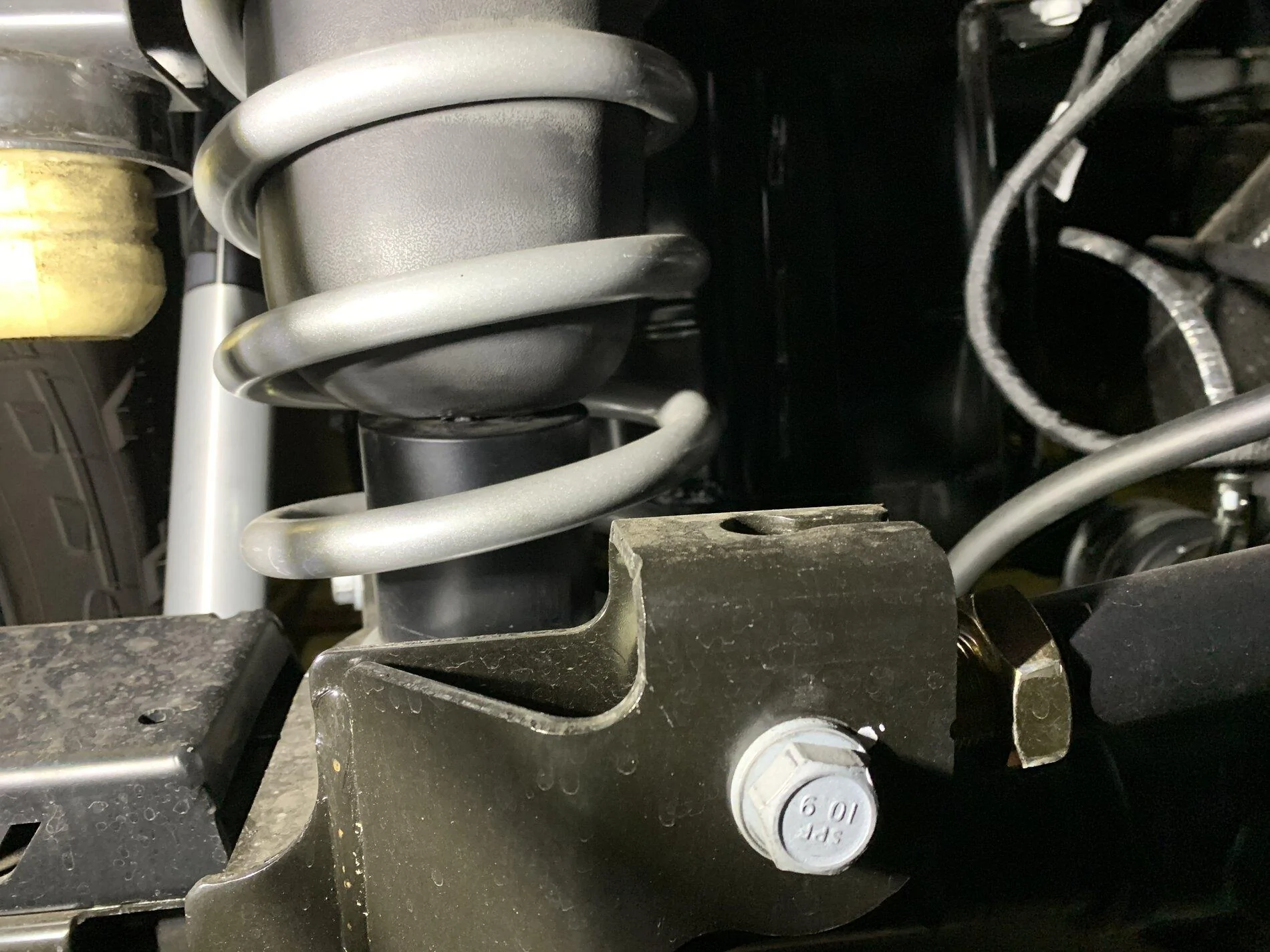 Jeep Gladiator Airlift bags with rear spacer blocks 7E7C21AA-93AC-4F54-B9E1-A8A42B27BD00