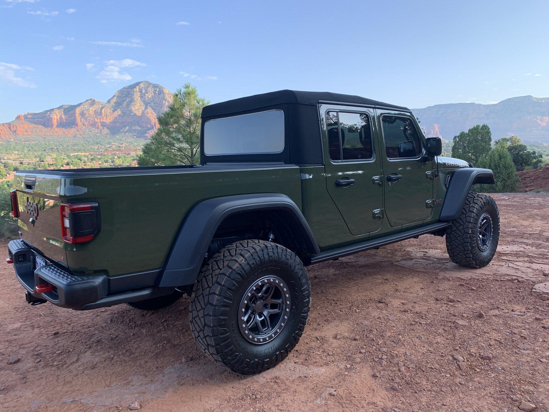 Jeep Gladiator SARGE GREEN Gladiator club A3C128E6-B673-46BF-B728-C9069B8D890C