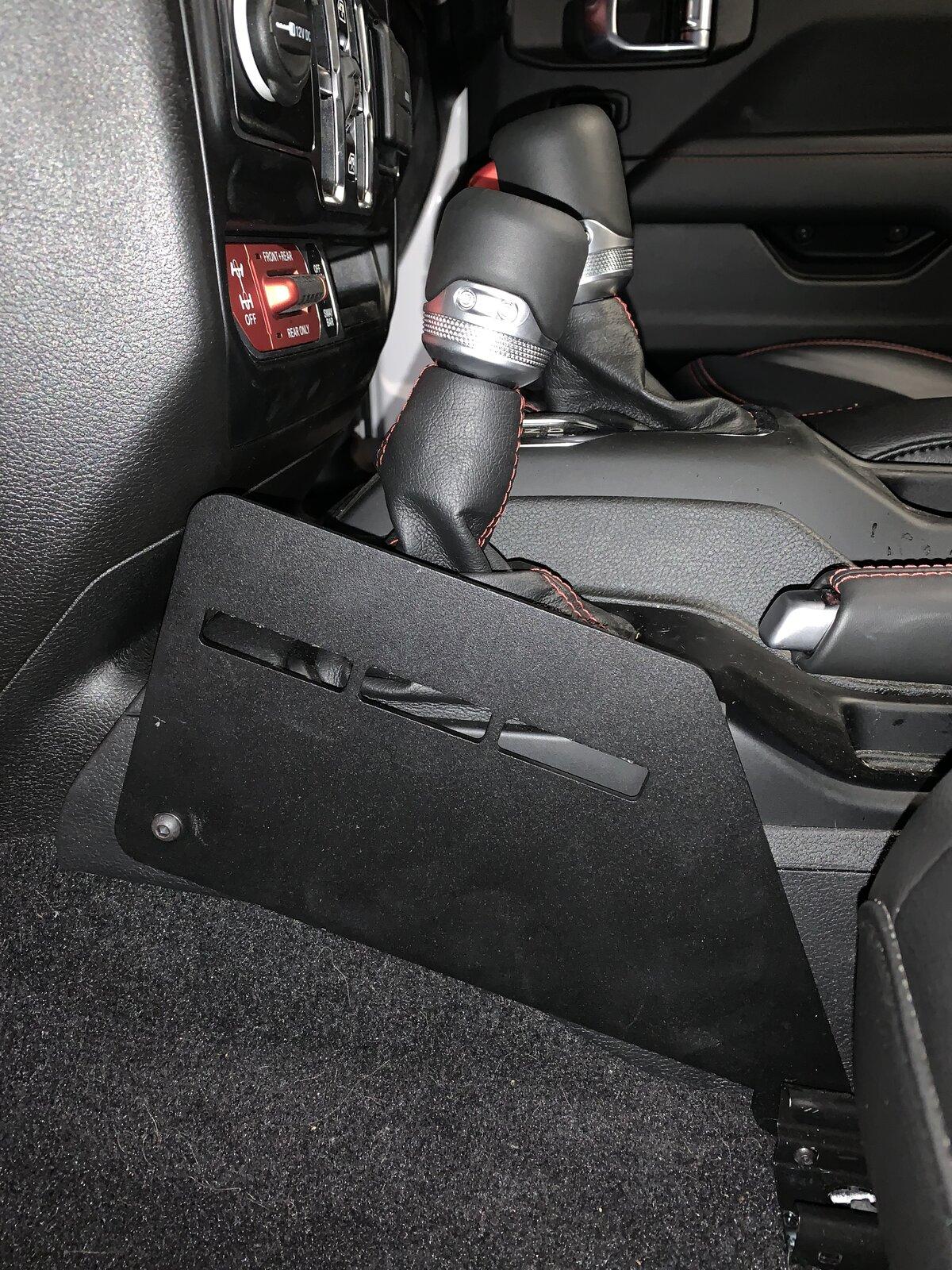 Jeep Gladiator CenteraK gladiator center console mount F9895C6C-6052-428A-964E-F21D24537602