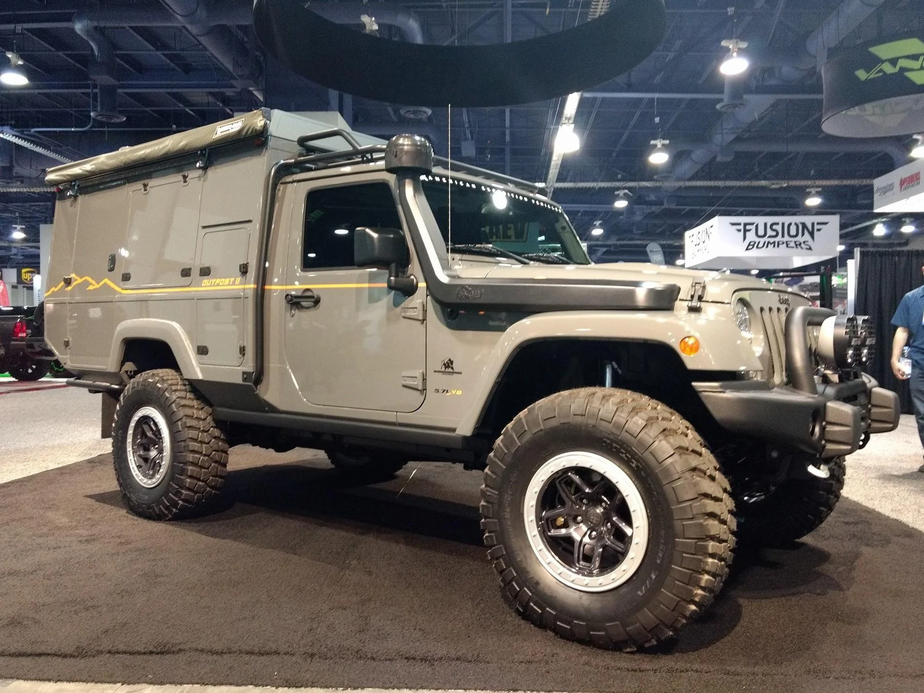 Jeep Gladiator Not a JT but some SEMA Jeep Trucks 22861394_1907069142889234_140324026140162539_o