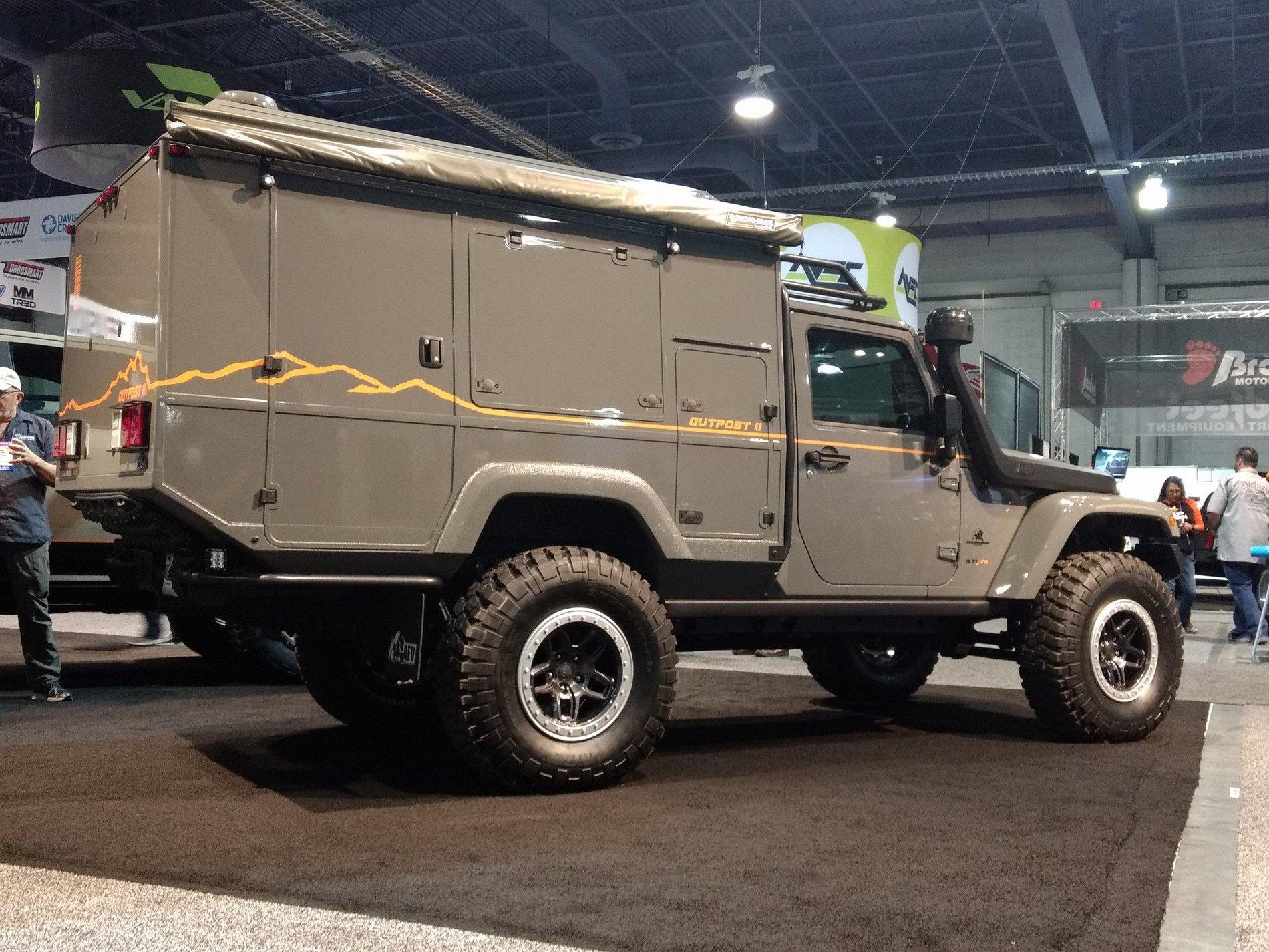 Jeep Gladiator Not a JT but some SEMA Jeep Trucks 22861702_1907069219555893_4174157250272828155_o