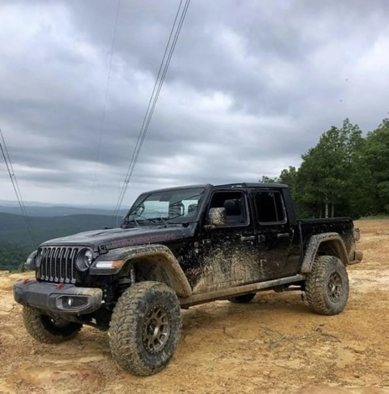 Jeep Gladiator BLACK Gladiator JT Club 7B2BF8B9-30AB-455D-8FCA-E5FBA5A17829