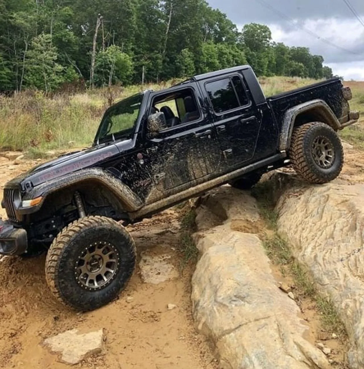 Jeep Gladiator BLACK Gladiator JT Club 190EED3B-973A-473D-AB70-D39C0E1F1B4A