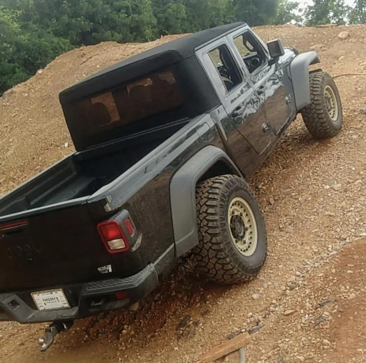 Jeep Gladiator BLACK Gladiator JT Club 9A2C82F0-1CEF-44AE-9CE0-52B267566740