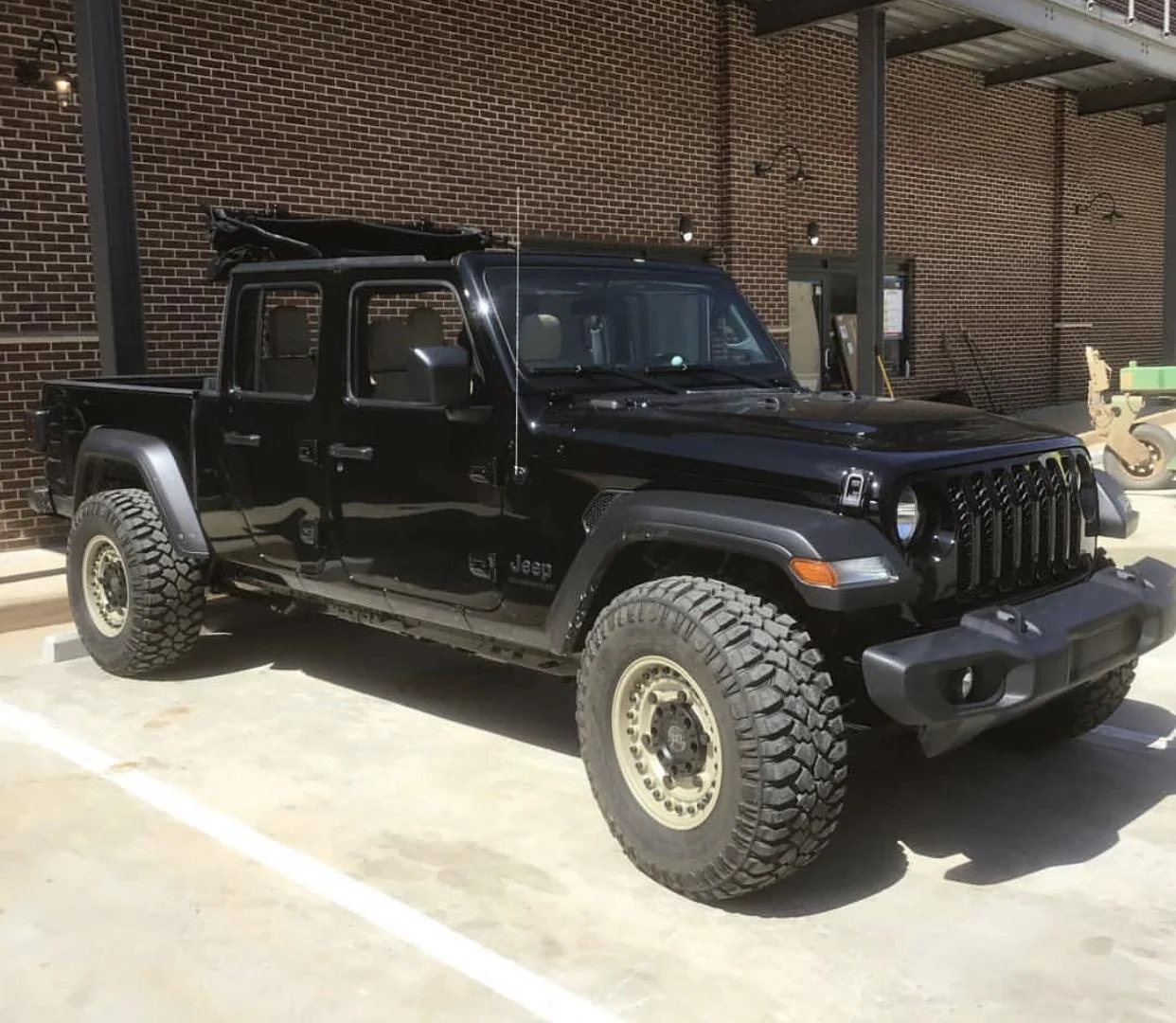Jeep Gladiator Request: Gladiators with soft tops 46395792-20BB-45A4-A190-E7F34818FCF7