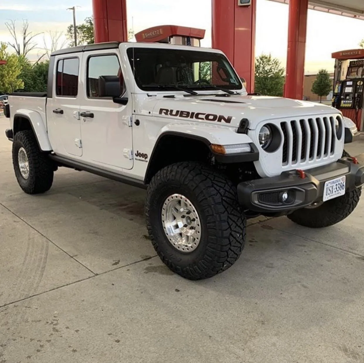 Jeep Gladiator BRIGHT WHITE Gladiator JT Club 4F44FE87-0F54-4A43-A6C6-74F44D8FF1DD