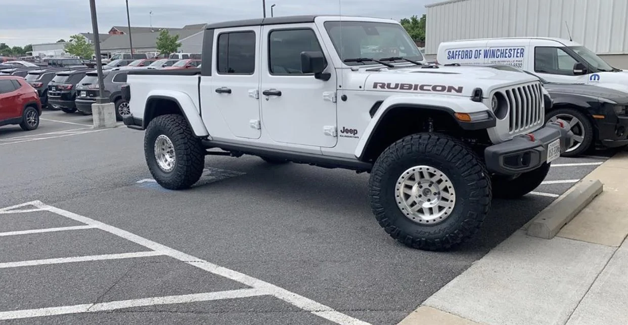 Jeep Gladiator BRIGHT WHITE Gladiator JT Club 14CA4B17-A981-475F-937F-6721713E3FCE