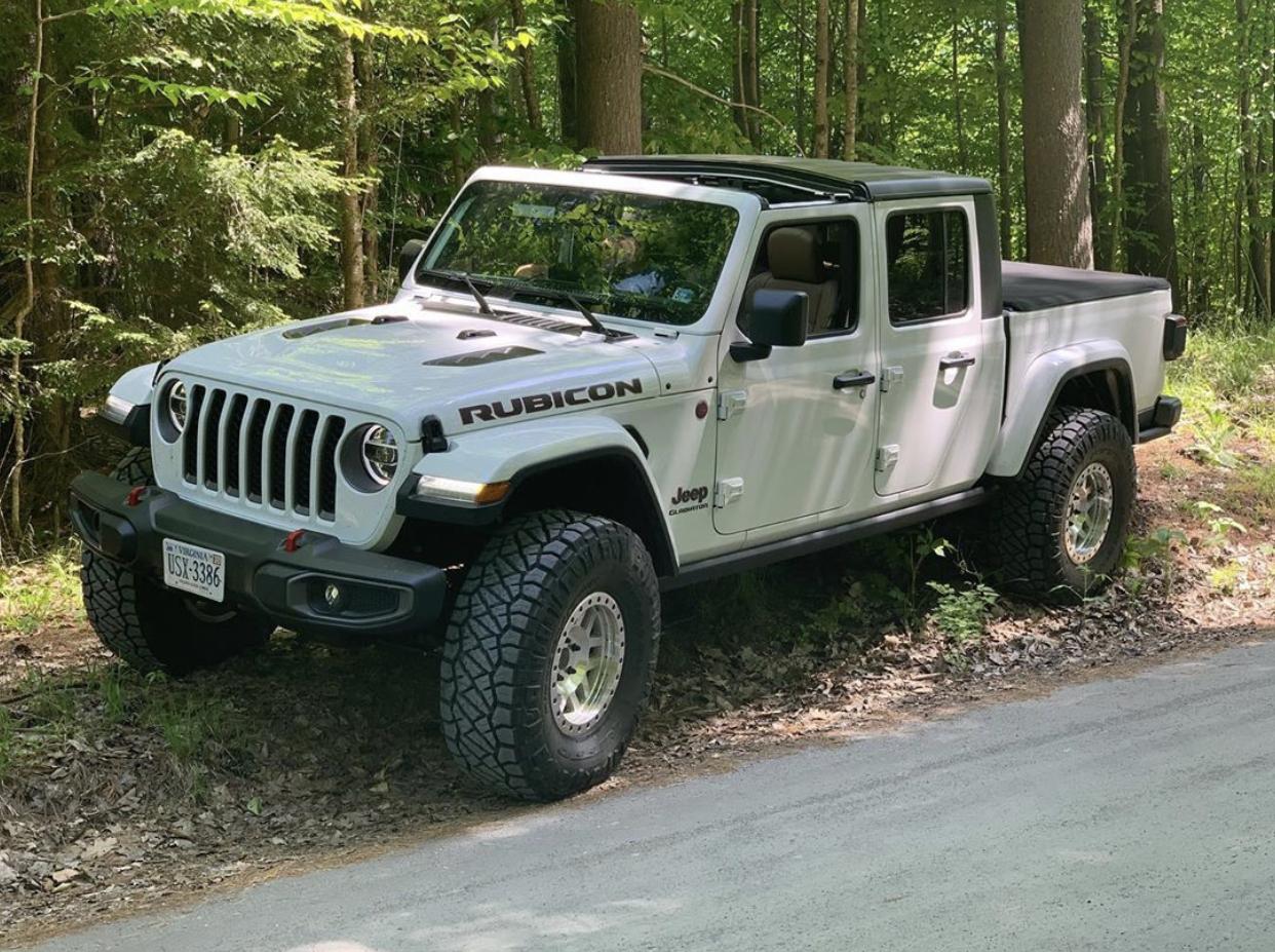 Jeep Gladiator BRIGHT WHITE Gladiator JT Club 1A5C42D3-31C0-40BB-8C34-B12CB3DD487E