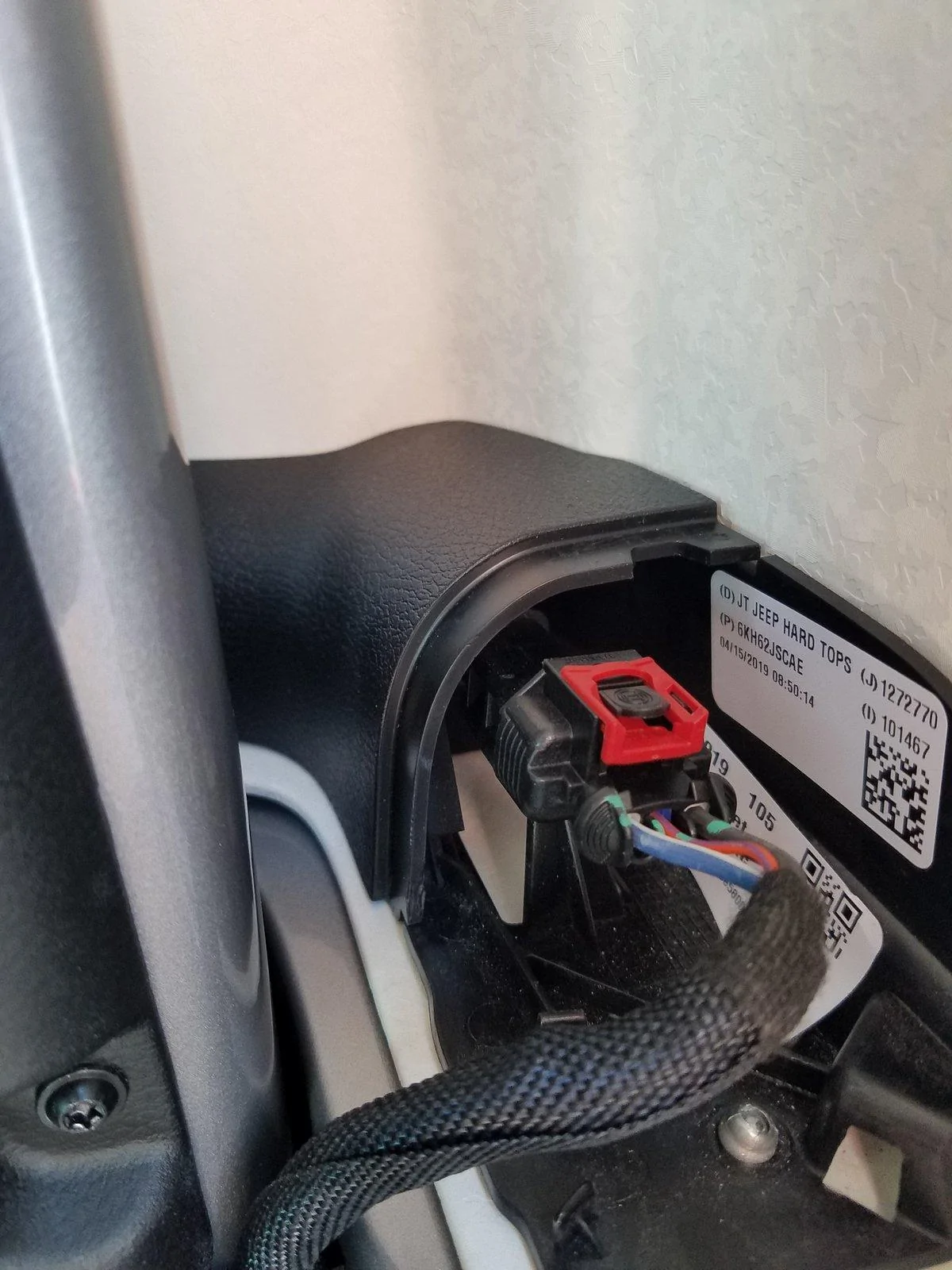 Jeep Gladiator Hardtop electrical connector cover 20190624_150434
