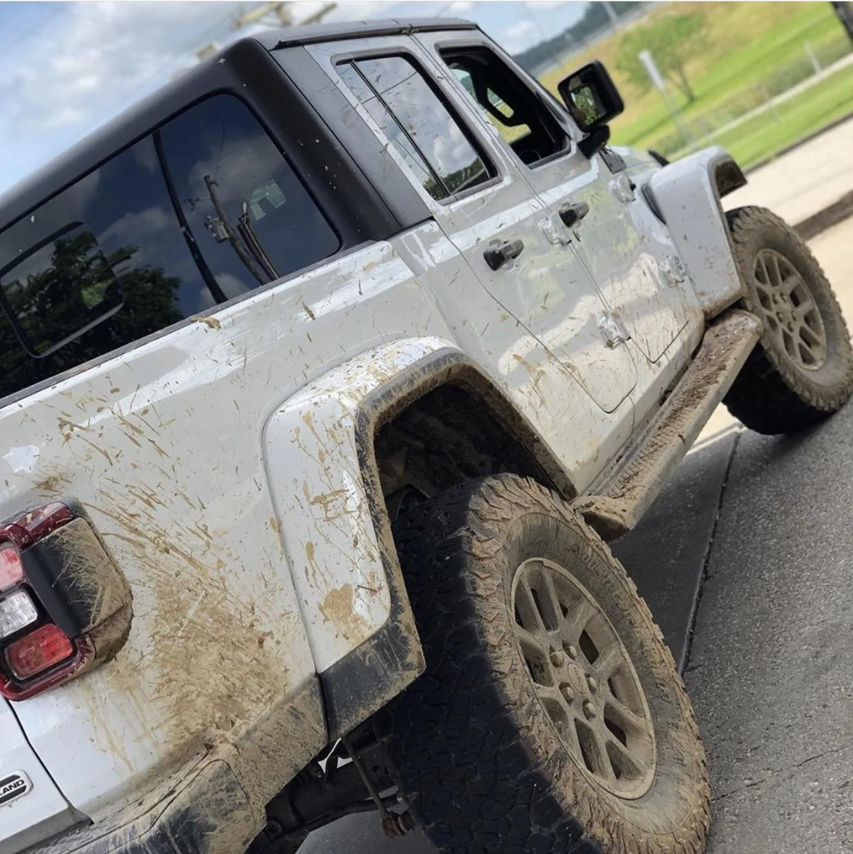 Jeep Gladiator BRIGHT WHITE Gladiator JT Club F52DA086-8D6A-4135-9222-8A7AD1E7EA45