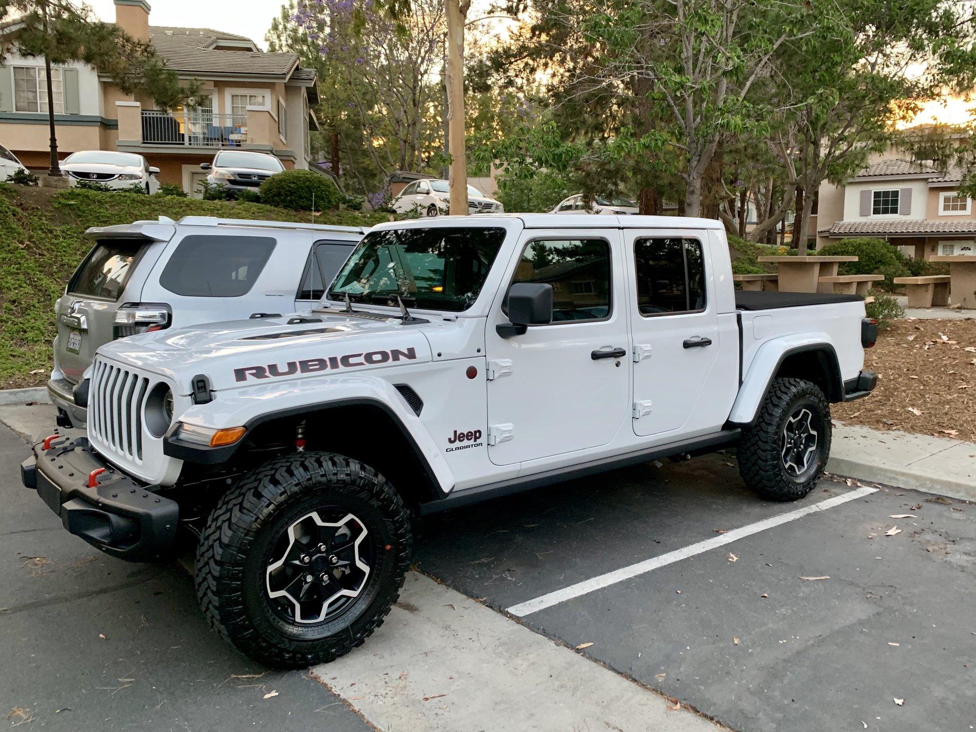 Jeep Gladiator Gladiator Rubicon Upgraded wheels / tires $1100 DCF3D70A-8AF1-47C6-AB26-08623D4EE37C