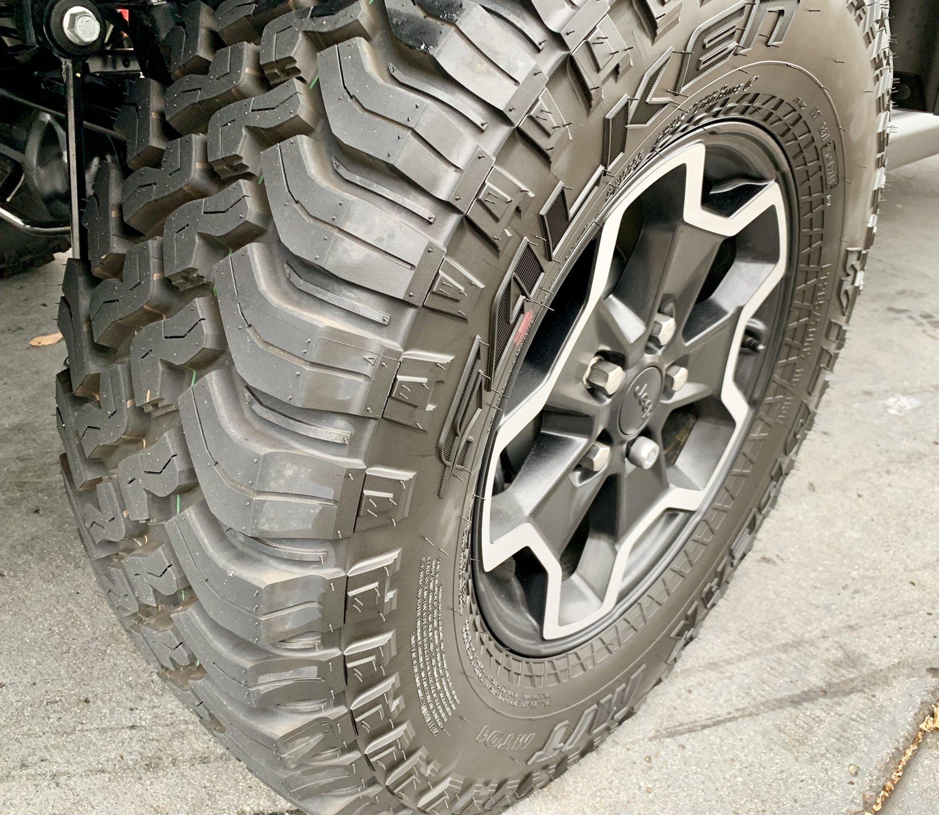 Jeep Gladiator Gladiator Rubicon Upgraded wheels / tires $1100 F46DABFB-F205-4E38-9CD7-7BD71B418C37