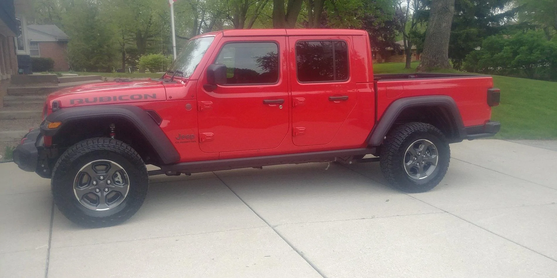 Jeep Gladiator Request: Rubicon with non painted fenders / Black 3-piece hard top mb5