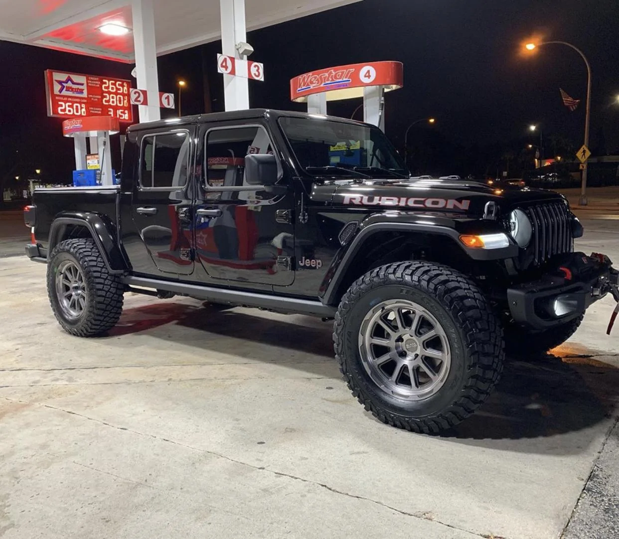 Jeep Gladiator BLACK Gladiator JT Club 9E27E3CF-42FF-48BD-A11A-0D5C07B5834A