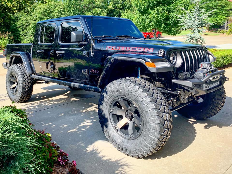 Jeep Gladiator @blackjeepgladiator Evo 4.5" S4+ King Shocks on 40's! nc_oc=AQnlyhiqwe7dMHFufHz1dvlHsRb146JiZ7i2fopcyDZzwz8pzy01t__LHoAvyrvw14M&_nc_ht=scontent-dfw5-2