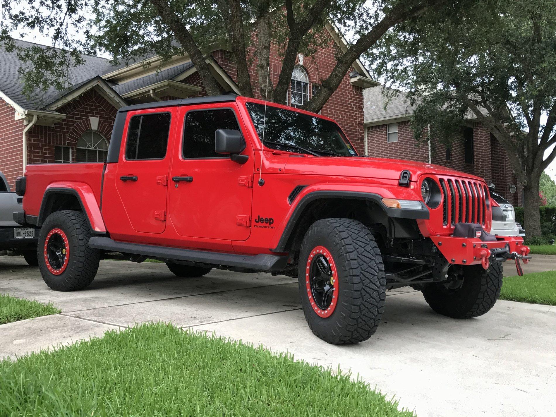 Jeep Gladiator FIRECRACKER RED Gladiator JT Club 4CE00B62-3720-4E1B-9ACF-E2D19FE39284
