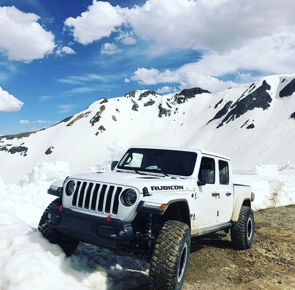 Jeep Gladiator BRIGHT WHITE Gladiator JT Club F08EA3E5-1086-4D34-8ED1-74DBFC107E0E