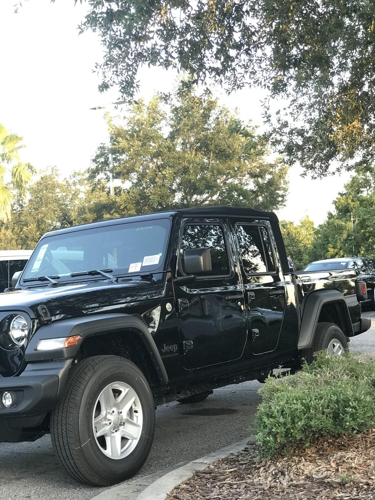 Jeep Gladiator BLACK Gladiator JT Club 4E3AB70C-5E69-432B-8C3B-19A452C4D1CA