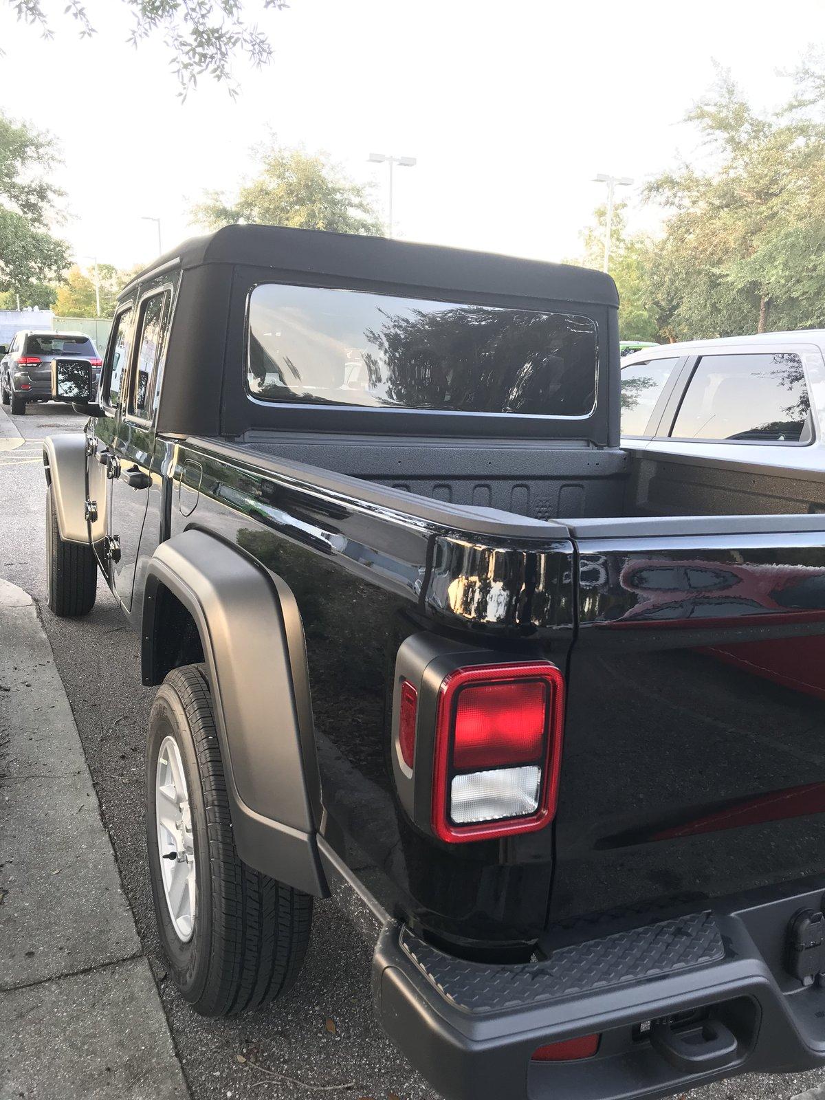 Jeep Gladiator Request: Gladiators with soft tops 84B9D29E-2B4B-438E-8222-67318DE149A6
