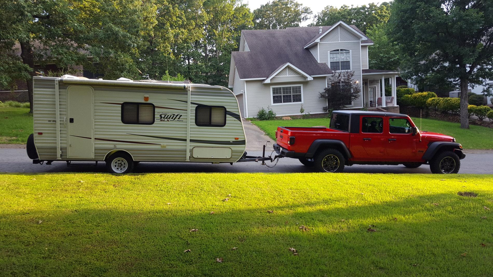 Jeep Gladiator Pulling a Camper 20190627_192431