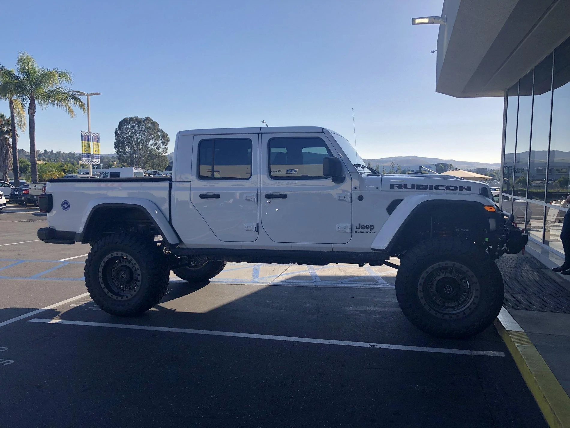 Jeep Gladiator Jeeps Parking Next To Jeeps 644F4BA6-5A15-4276-A592-8CCEA85E3AB1