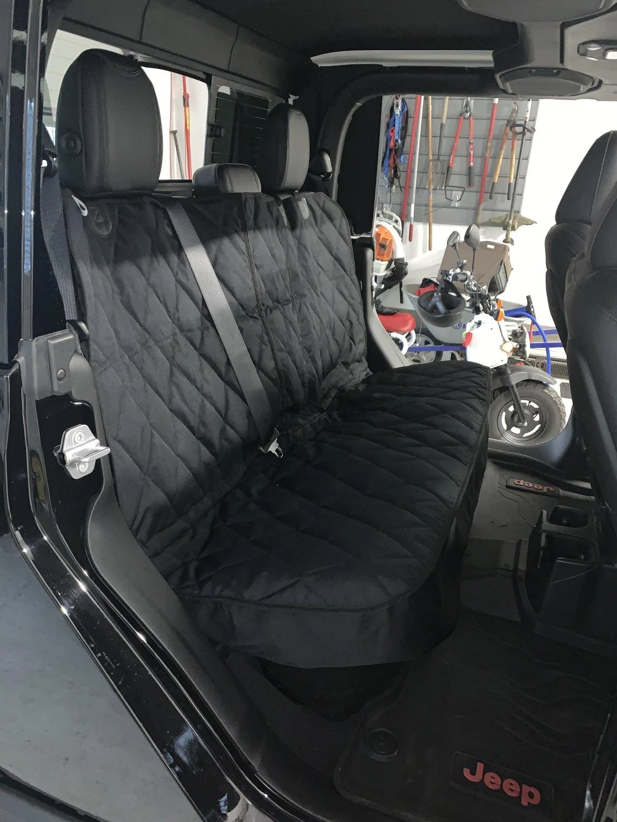 Jeep Gladiator Rear Seat Cover FF010C90-8C67-4A82-A755-25CEB03DB802