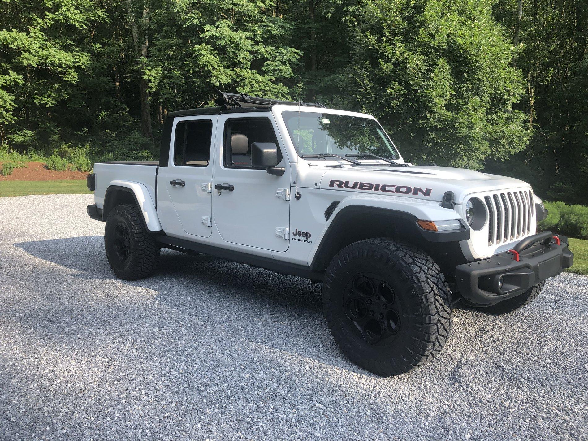 Jeep Gladiator BRIGHT WHITE Gladiator JT Club 860CCFC8-65CE-49B2-9696-33671C555890