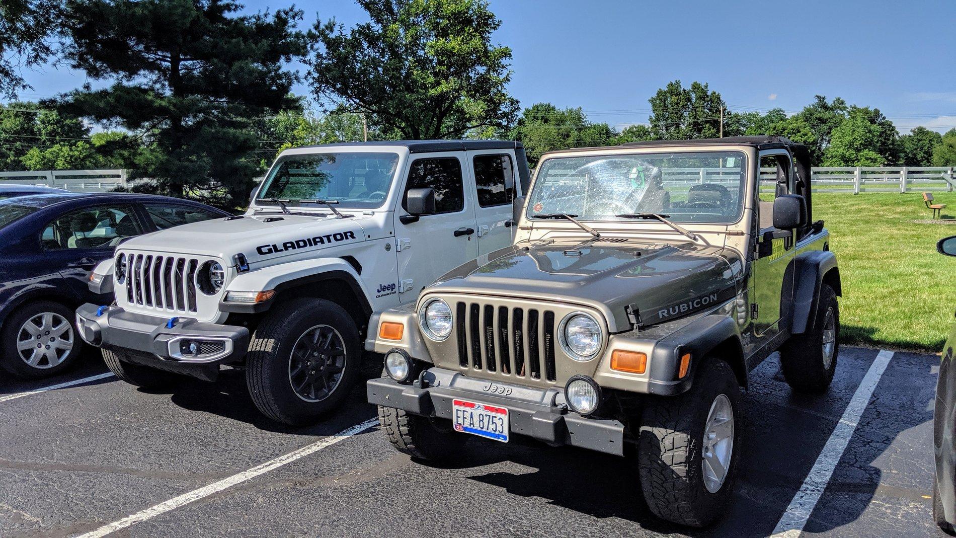 Jeep Gladiator Jeeps Parking Next To Jeeps IMG_20190628_171238