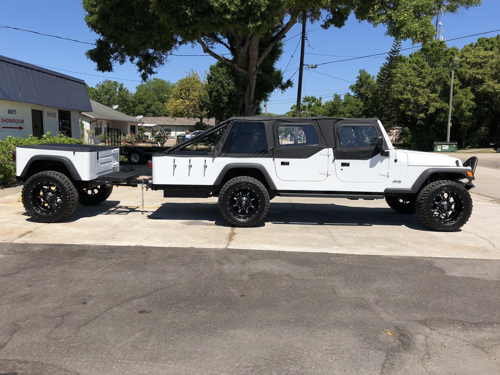 Jeep Gladiator Gladiator with stretched bed AEA00E54-4133-4983-86F3-AFC0556B2D3D