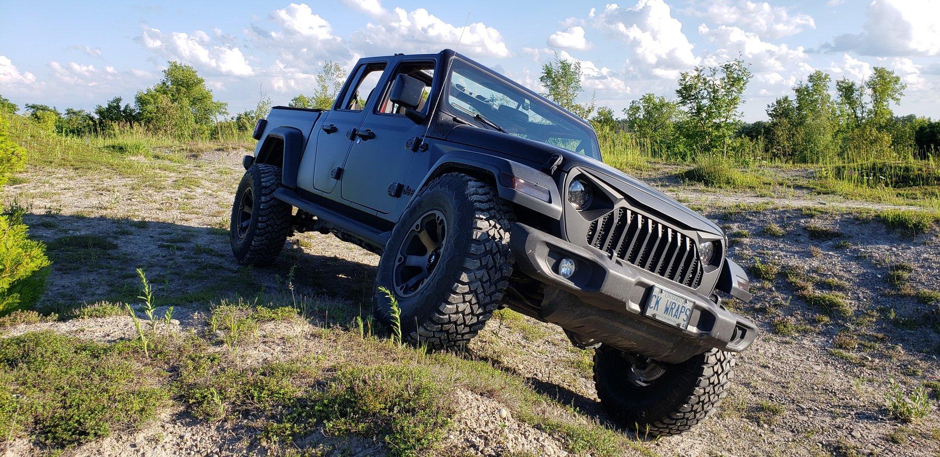Jeep Gladiator 37's on My Stock Height JT Sport fdsgfsd