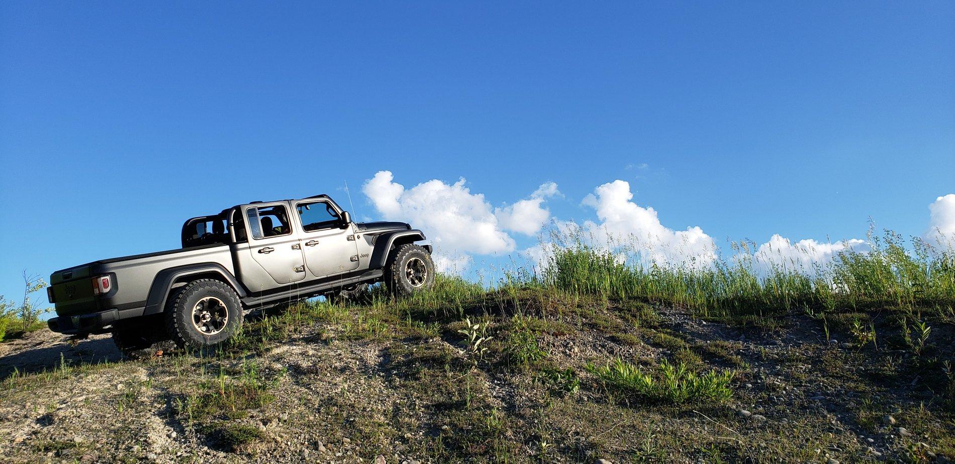 Jeep Gladiator 37's on My Stock Height JT Sport dfghdzff