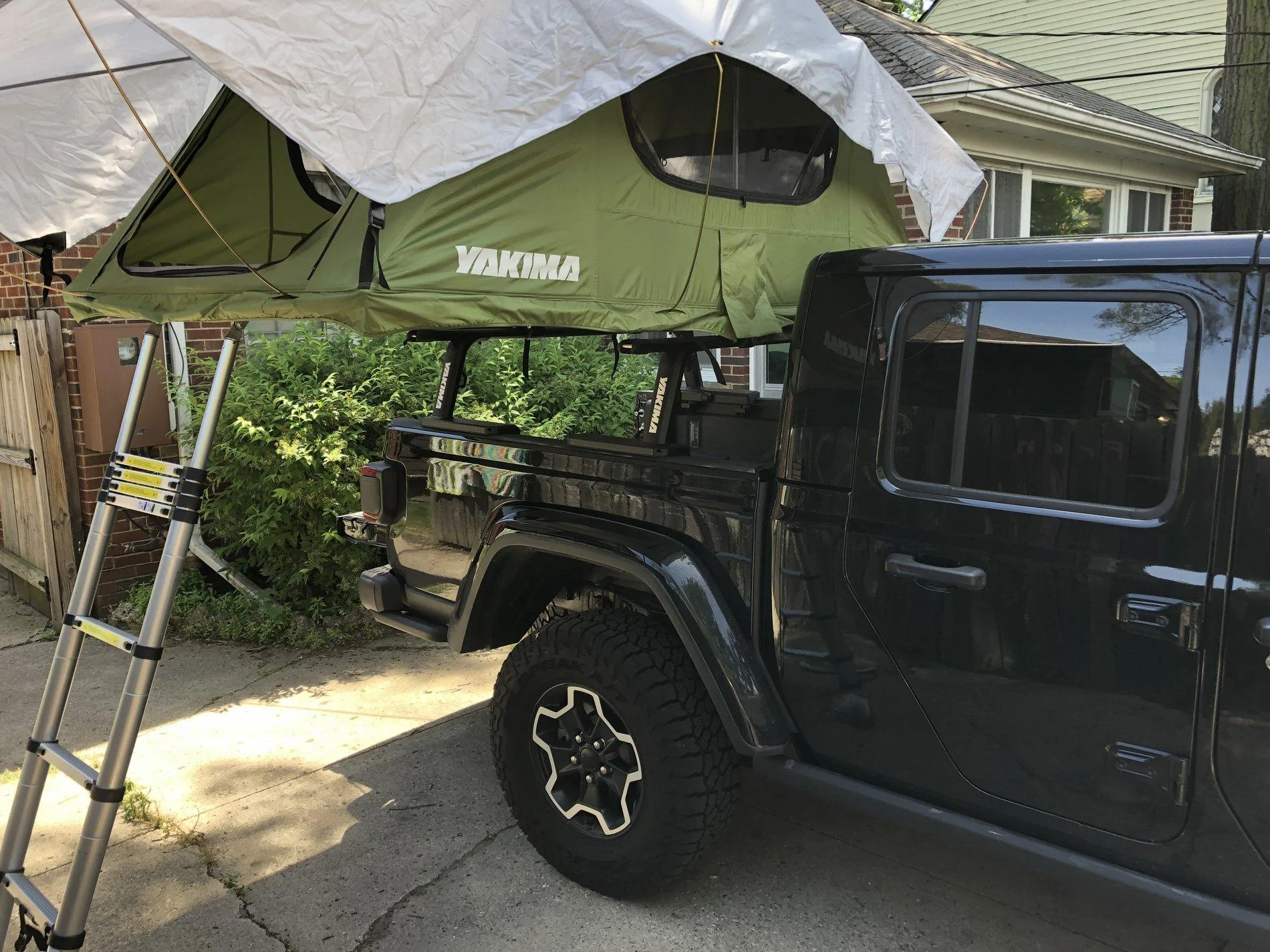 Jeep Gladiator Yakima Outpost HD w/ Skyrise 3 Roof Top Tent 9B524E3A-C8A6-4A90-9553-E2DD735F8588