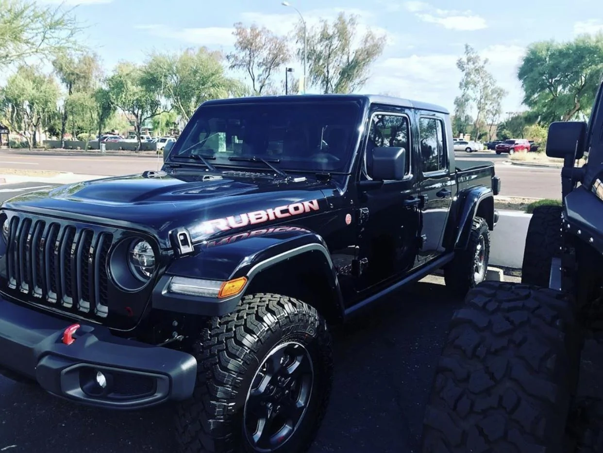 Jeep Gladiator BLACK Gladiator JT Club 5664FB11-8401-46BA-80EF-EE9D45DC1F49