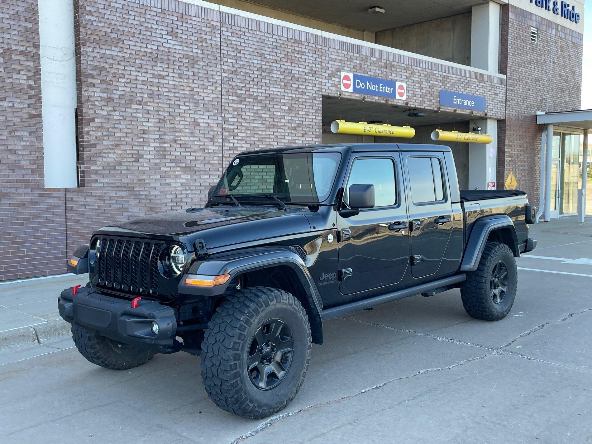 Jeep Gladiator Pic request: Sport with Rubicon Takeoffs IMG_4459