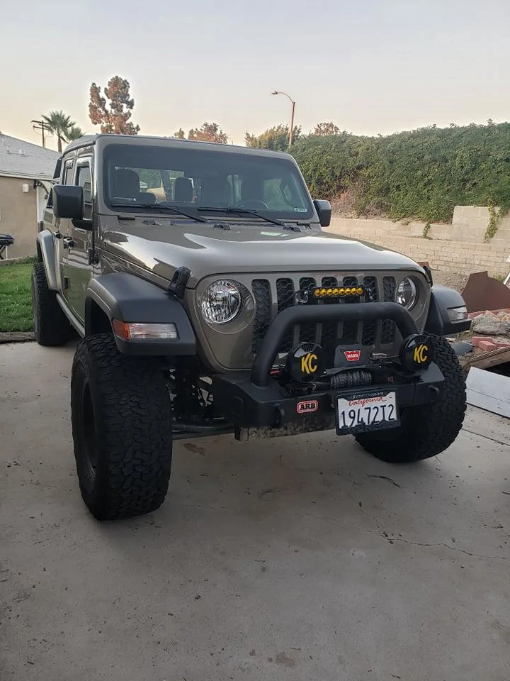 Jeep Gladiator Transfer Case 6speed manual? 255251025_214027567478553_1921790854073373494_n